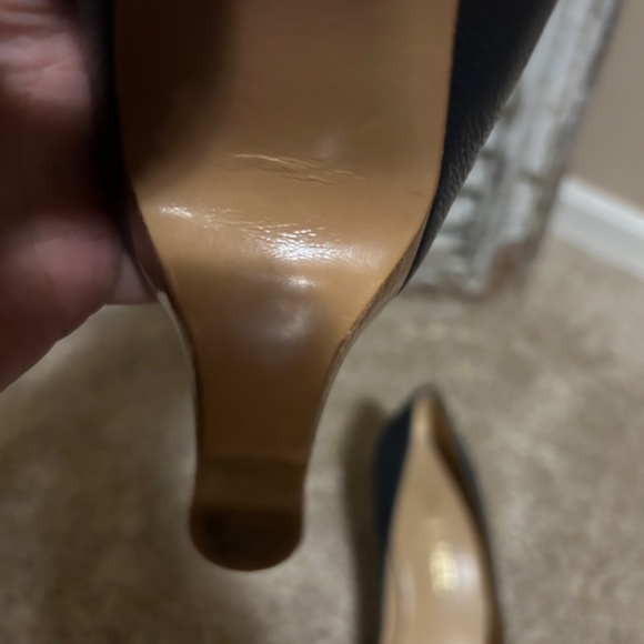 Chanel navy stacked heel pointed toe pumps. Logo on toe. 38.5 - Picture 9 of 14